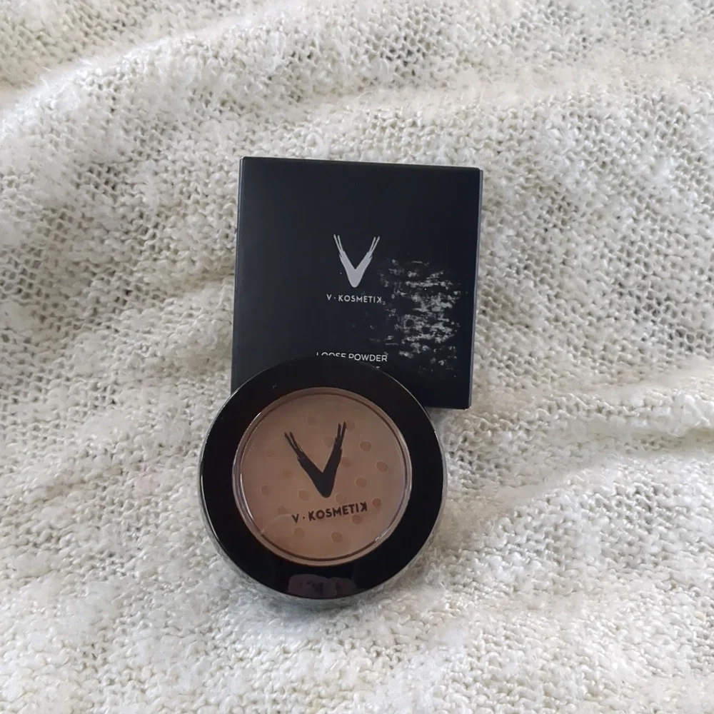 V KOSMETIK Loose Powder in N08 COOL NEUTRAL, 8g/0.28oz